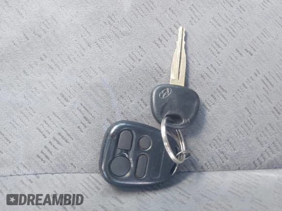 ✅ 2004 Hyundai Elantra GLS • VIN: KMHDN46DX4U710604 • Lot: 42956051. Wystawiony na IAAI z przebiegiem 216 584 mil. Bezpłatny archiwum sprzedaży aukcyjnych z USA i szczegółowy raport historii pojazdu na DreamBid. Zdjęcie 11.