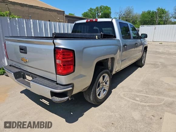 ✅ 2018 Chevrolet Silverado 1500 Custom • VIN: 3GCPCPEC6JG188408 • Лот: 52579595. Опубликован ранее на Copart с пробегом 74 895 миль. Бесплатный доступ к архиву аукционных продаж из США и подробный отчёт об истории автомобиля на DreamBid. Изображение 4.