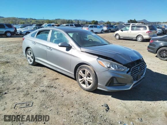 ✅ 2018 Hyundai Sonata Limited • VIN: 5NPE34AF8JH633180 • Lot: 38239353. Listed on Copart with 67,567 mi. Free auction sales archive from the USA and detailed vehicle history report at DreamBid. Image 4.