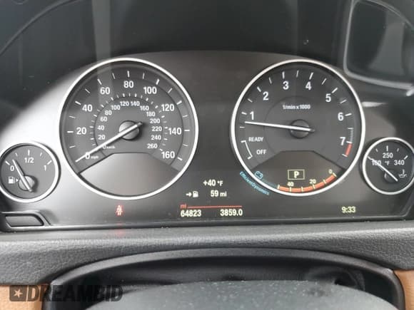 ✅ 2015 BMW 3 Series 328i xDrive • VIN: WBA3B5G57FNS16376 • Лот: 93133025. Опубликован ранее на Copart с пробегом 64 823 миль. Бесплатный доступ к архиву аукционных продаж из США и подробный отчёт об истории автомобиля на DreamBid. Изображение 9.