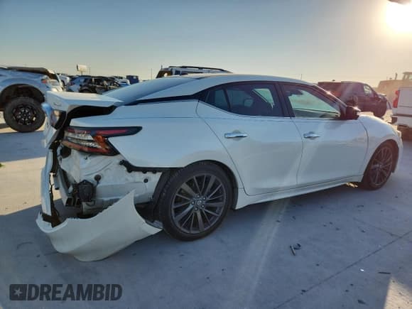 ✅ 2019 Nissan Maxima Platinum • VIN: 1N4AA6AV9KC374211 • Lot: 82640895. Wystawiony na Copart z przebiegiem 76 659 mil. Bezpłatny archiwum sprzedaży aukcyjnych z USA i szczegółowy raport historii pojazdu na DreamBid. Zdjęcie 3.