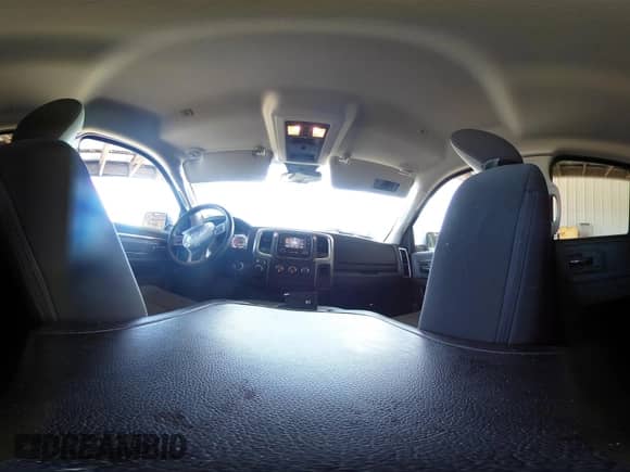 2024 Ram 1500 SLT z VIN 1C6RR7GG3RS157331, wystawiony jako IAAI lot #42609000 z przebiegiem 31 566 mil mil oraz . Historia ofert i sprzedaży dostępna na DreamBid. Obrazek 19.