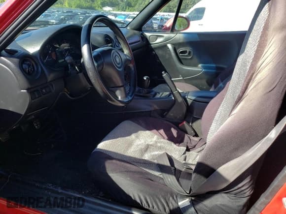 ✅ 1999 Mazda MX-5 Miata • VIN: JM1NB3539X0136948 • Lot: 69685114. Wystawiony na Copart z przebiegiem Nie podano. Bezpłatny archiwum sprzedaży aukcyjnych z USA i szczegółowy raport historii pojazdu na DreamBid. Zdjęcie 7.