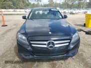 ✅ 2017 Mercedes-Benz C 300 • VIN: 55SWF4JB6HU229990 • Lot: 85518415. Wystawiony na Copart z przebiegiem Nie podano. Bezpłatny archiwum sprzedaży aukcyjnych z USA i szczegółowy raport historii pojazdu na DreamBid. Zdjęcie 5.