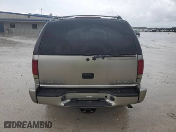 2001 Chevrolet Blazer LT z VIN 1GNDT13W212207596, wystawiony jako Copart lot #76174454 z przebiegiem 139 367 mil mil oraz Nie do naprawy • Non repairable. Historia ofert i sprzedaży dostępna na DreamBid. Obrazek 6.