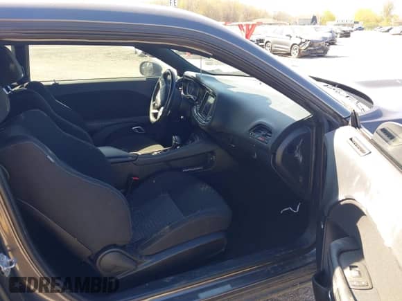 ✅ 2020 Dodge Challenger R/T Scat Pack • VIN: 2C3CDZFJXLH143113 • Lot: 42217914. Wystawiony na IAAI z przebiegiem 27 538 mil. Bezpłatny archiwum sprzedaży aukcyjnych z USA i szczegółowy raport historii pojazdu na DreamBid. Zdjęcie 5.