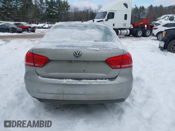 ✅ 2012 Volkswagen Passat S • VIN: 1VWAP7A35CC053276 • Lot: 43779958. Wystawiony na IAAI z przebiegiem 167 406 mil. Bezpłatny archiwum sprzedaży aukcyjnych z USA i szczegółowy raport historii pojazdu na DreamBid. Zdjęcie 15.