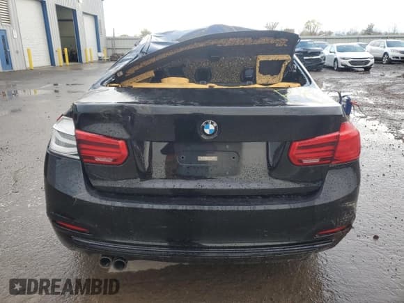 ✅ 2016 BMW 3 Series 328i • VIN: WBA8E9C50GK645212 • Lot: 87306785. Wystawiony na Copart z przebiegiem Nie podano. Bezpłatny archiwum sprzedaży aukcyjnych z USA i szczegółowy raport historii pojazdu na DreamBid. Zdjęcie 6.