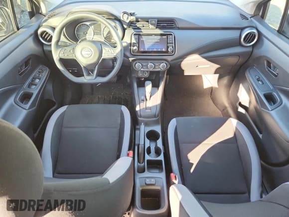 ✅ 2025 Nissan Versa S • VIN: 3N1CN8DVXSL831551 • Lot: 90045805. Wystawiony na Copart z przebiegiem 10 679 mil. Bezpłatny archiwum sprzedaży aukcyjnych z USA i szczegółowy raport historii pojazdu na DreamBid. Zdjęcie 8.