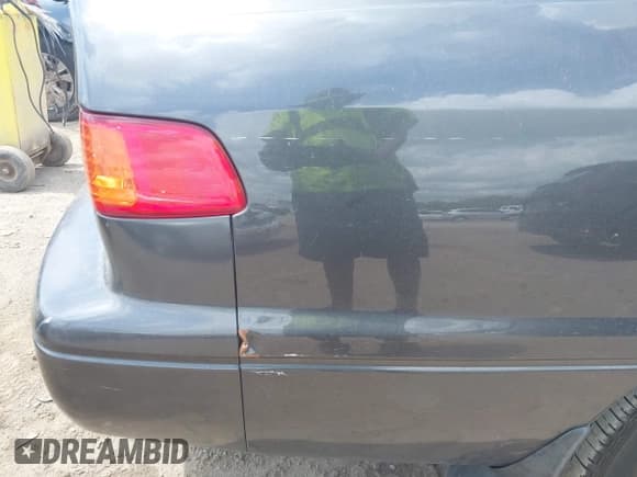 ✅ 2000 Toyota Camry LE • VIN: 4T1BG22K1YU735987 • Lot: 42382141. Wystawiony na IAAI z przebiegiem 111 573 mil. Bezpłatny archiwum sprzedaży aukcyjnych z USA i szczegółowy raport historii pojazdu na DreamBid. Zdjęcie 6.