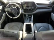 ✅ 2021 Toyota Highlander Hybrid LE • VIN: 5TDBBRCH1MS517562 • Лот: 87023555. Опубликован ранее на Copart с пробегом 110 637 миль. Бесплатный доступ к архиву аукционных продаж из США и подробный отчёт об истории автомобиля на DreamBid. Изображение 8.