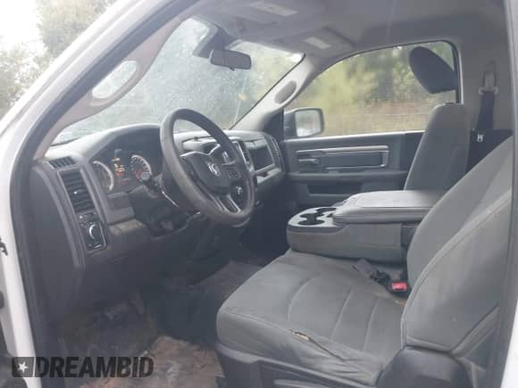 2016 Ram 1500 Tradesman z VIN 3C6JR6DT8GG257406, wystawiony jako IAAI lot #43430639 z przebiegiem 88 663 mil mil oraz . Historia ofert i sprzedaży dostępna na DreamBid. Obrazek 5.