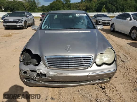 ✅ 2003 Mercedes-Benz C 240 • VIN: WDBRF61JX3A458335 • Лот: 81825515. Опубликован ранее на Copart с пробегом Не указан. Бесплатный доступ к архиву аукционных продаж из США и подробный отчёт об истории автомобиля на DreamBid. Изображение 5.
