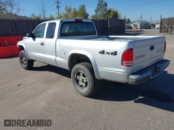 ✅ 2004 Dodge Dakota • VIN: 1D7HG12KX4S713541 • Lot: 43611680. Wystawiony na IAAI z przebiegiem 186 687 mil. Bezpłatny archiwum sprzedaży aukcyjnych z USA i szczegółowy raport historii pojazdu na DreamBid. Zdjęcie 3.