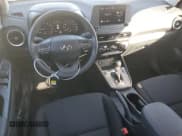 ✅ 2022 Hyundai Kona SEL • VIN: KM8K6CAB2NU901102 • Лот: 44586164. Опубликован ранее на Copart с пробегом 25 898 миль. Бесплатный доступ к архиву аукционных продаж из США и подробный отчёт об истории автомобиля на DreamBid. Изображение 8.