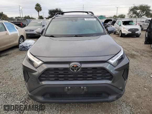 ✅ 2023 Toyota RAV4 XLE • VIN: 2T3W1RFV3PW241457 • Лот: 93952295. Опубликован ранее на Copart с пробегом 27 141 миль. Бесплатный доступ к архиву аукционных продаж из США и подробный отчёт об истории автомобиля на DreamBid. Изображение 5.