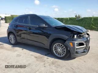 ✅ 2019 Hyundai Kona SEL • VIN: KM8K22AA9KU293040 • Лот: 62638274. Опубликован ранее на Copart с пробегом 46 664 миль. Бесплатный доступ к архиву аукционных продаж из США и подробный отчёт об истории автомобиля на DreamBid. Изображение 4.