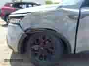 2022 Kia Sorento X-Line S z VIN 5XYRLDLC4NG147788, wystawiony jako IAAI lot #42503277 z przebiegiem 43 517 mil mil oraz . Historia ofert i sprzedaży dostępna na DreamBid. Obrazek 6.