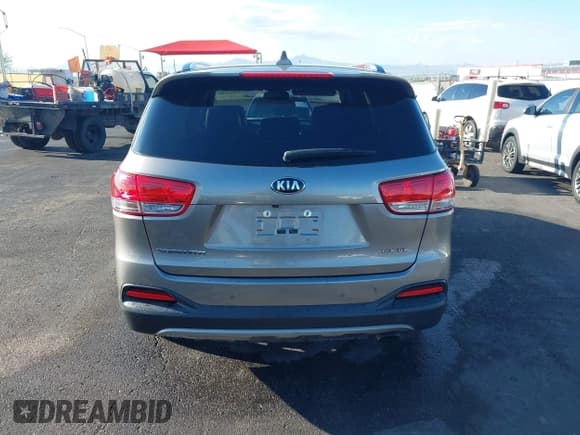 ✅ 2017 Kia Sorento EX • VIN: 5XYPH4A53HG299014 • Лот: 43244588. Опубликован ранее на IAAI с пробегом 141 029 миль. Бесплатный доступ к архиву аукционных продаж из США и подробный отчёт об истории автомобиля на DreamBid. Изображение 16.