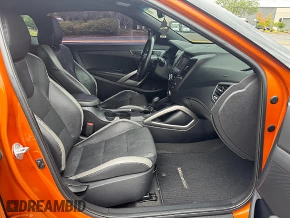 ✅ 2016 Hyundai Veloster Turbo • VIN: KMHTC6AEXGU274614 • Lot: 61510255. Wystawiony na Copart z przebiegiem 74 071 mil. Bezpłatny archiwum sprzedaży aukcyjnych z USA i szczegółowy raport historii pojazdu na DreamBid. Zdjęcie 5.