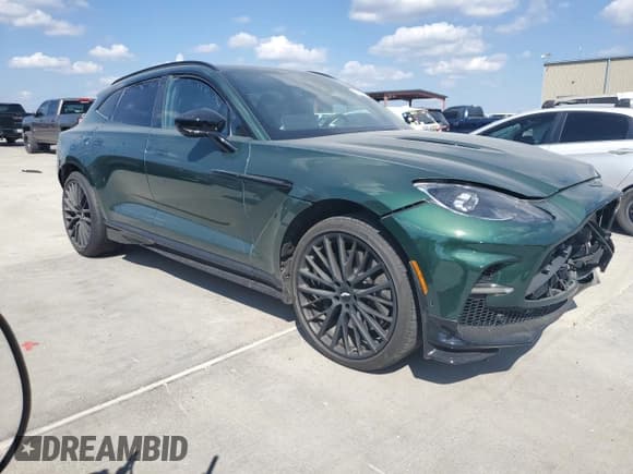 ✅ 2023 Aston Martin DBX 707 • VIN: SD7VUJBW4PTV06747 • Lot: 86860915. Wystawiony na Copart z przebiegiem 12 589 mil. Bezpłatny archiwum sprzedaży aukcyjnych z USA i szczegółowy raport historii pojazdu na DreamBid. Zdjęcie 4.