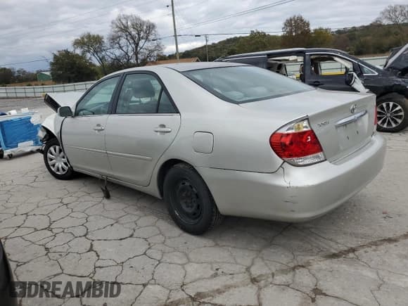 ✅ 2006 Toyota Camry SE • VIN: 4T1BE30K66U160698 • Лот: 90642825. Опубликован ранее на Copart с пробегом 285 676 миль. Бесплатный доступ к архиву аукционных продаж из США и подробный отчёт об истории автомобиля на DreamBid. Изображение 2.