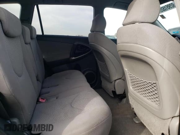 ✅ 2007 Toyota RAV4 Limited • VIN: JTMBD31V675078935 • Лот: 92951525. Опубликован ранее на Copart с пробегом Не указан. Бесплатный доступ к архиву аукционных продаж из США и подробный отчёт об истории автомобиля на DreamBid. Изображение 11.