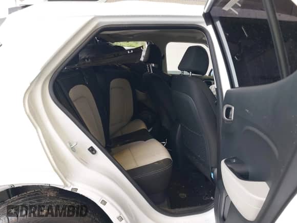 2023 Hyundai Venue Limited z VIN KMHRC8A32PU266009, wystawiony jako IAAI lot #43364487 z przebiegiem 6 798 mil mil oraz . Historia ofert i sprzedaży dostępna na DreamBid. Obrazek 8.