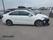 ✅ 2021 Kia Forte LXS • VIN: 3KPF24AD1ME361778 • Lot: 42275086. Wystawiony na IAAI z przebiegiem 13 472 mil. Bezpłatny archiwum sprzedaży aukcyjnych z USA i szczegółowy raport historii pojazdu na DreamBid. Zdjęcie 14.