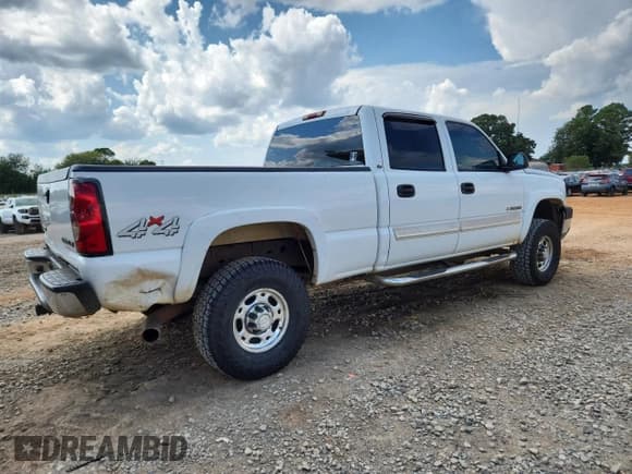 ✅ 2004 Chevrolet Silverado 2500HD LS • VIN: 1GCHK23U64F258369 • Lot: 71548495. Wystawiony na Copart z przebiegiem 225 690 mil. Bezpłatny archiwum sprzedaży aukcyjnych z USA i szczegółowy raport historii pojazdu na DreamBid. Zdjęcie 3.