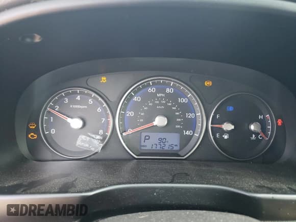 ✅ 2011 Hyundai Santa Fe GLS • VIN: 5XYZG4AG1BG035732 • Lot: 69041484. Listed on Copart with 177,215 mi. Free auction sales archive from the USA and detailed vehicle history report at DreamBid. Image 9.