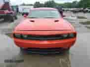 2014 Dodge Challenger SXT 100th Anniversary z VIN 2C3CDYAG1EH278828, wystawiony jako Copart lot #58417075 z przebiegiem 136 953 mil mil oraz Szkoda całkowita • Salvage title. Historia ofert i sprzedaży dostępna na DreamBid. Obrazek 5.