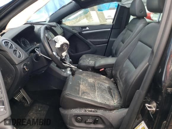 ✅ 2014 Volkswagen Tiguan S • VIN: WVGBV3AX2EW101290 • Lot: 81710445. Wystawiony na Copart z przebiegiem 132 157 mil. Bezpłatny archiwum sprzedaży aukcyjnych z USA i szczegółowy raport historii pojazdu na DreamBid. Zdjęcie 7.