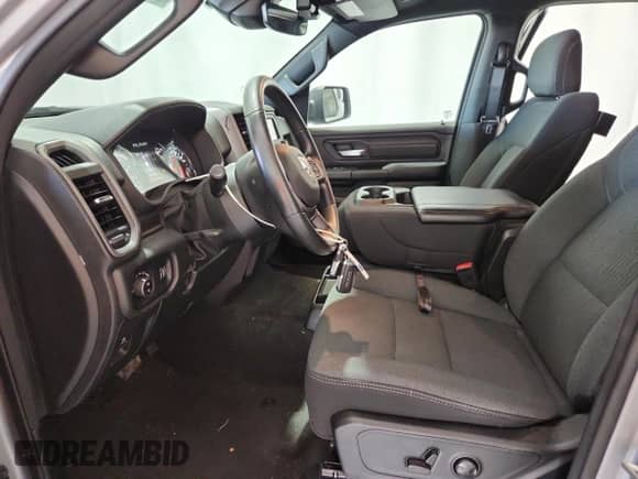 2023 Ram 1500 Tradesman z VIN 1C6RRFCG4PN615468, wystawiony jako Copart lot #89879455 z przebiegiem 12 054 mil mil oraz Czysty tytuł • Clean title. Historia ofert i sprzedaży dostępna na DreamBid. Obrazek 7.