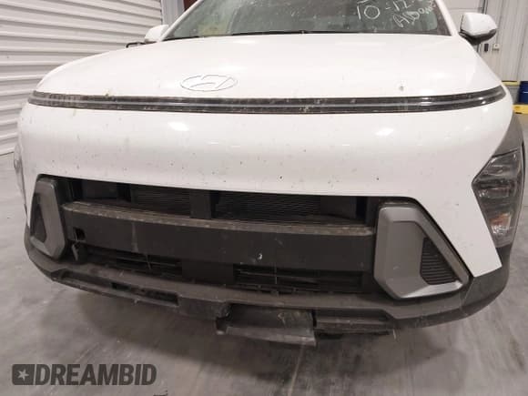 ✅ 2025 Hyundai Kona SEL • VIN: KM8HB3AB9SU319287 • Лот: 43632108. Опубликован ранее на IAAI с пробегом 9 863 миль. Бесплатный доступ к архиву аукционных продаж из США и подробный отчёт об истории автомобиля на DreamBid. Изображение 17.