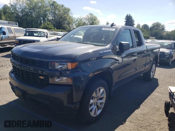 ✅ 2021 Chevrolet Silverado 1500 Custom • VIN: 1GCRYBEK3MZ302101 • Lot: 64446014. Wystawiony na Copart z przebiegiem 49 027 mil. Bezpłatny archiwum sprzedaży aukcyjnych z USA i szczegółowy raport historii pojazdu na DreamBid. Zdjęcie 1.