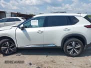 ✅ 2021 Nissan Rogue SL • VIN: 5N1AT3CA4MC821121 • Lot: 42956502. Wystawiony na IAAI z przebiegiem 29 601 mil. Bezpłatny archiwum sprzedaży aukcyjnych z USA i szczegółowy raport historii pojazdu na DreamBid. Zdjęcie 15.
