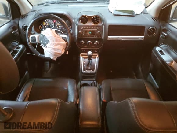 ✅ 2017 Jeep Compass High Altitude • VIN: 1C4NJDEB1HD173583 • Lot: 64268865. Wystawiony na Copart z przebiegiem 226 262 mil. Bezpłatny archiwum sprzedaży aukcyjnych z USA i szczegółowy raport historii pojazdu na DreamBid. Zdjęcie 8.