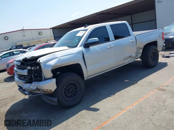 ✅ 2016 Chevrolet Silverado 1500 LT • VIN: 3GCUKREC4GG304960 • Lot: 42991035. Wystawiony na IAAI z przebiegiem 139 016 mil. Bezpłatny archiwum sprzedaży aukcyjnych z USA i szczegółowy raport historii pojazdu na DreamBid. Zdjęcie 2.