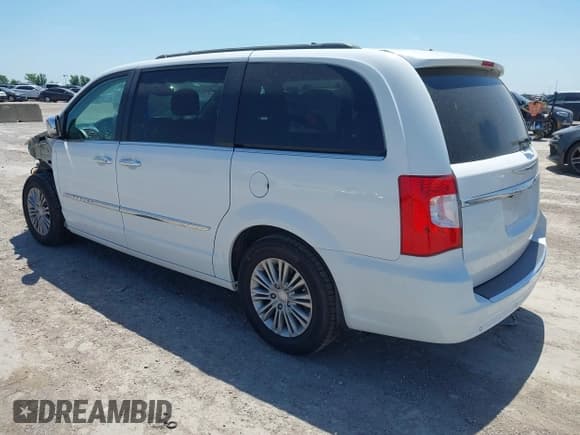 ✅ 2016 Chrysler Town & Country Touring L Anniversary Edition • VIN: 2C4RC1CG4GR174960 • Lot: 42306268. Wystawiony na IAAI z przebiegiem 154 385 mil. Bezpłatny archiwum sprzedaży aukcyjnych z USA i szczegółowy raport historii pojazdu na DreamBid. Zdjęcie 3.