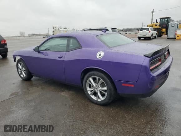 ✅ 2023 Dodge Challenger SXT • VIN: 2C3CDZGG8PH649578 • Lot: 47873145. Wystawiony na Copart z przebiegiem 12 641 mil. Bezpłatny archiwum sprzedaży aukcyjnych z USA i szczegółowy raport historii pojazdu na DreamBid. Zdjęcie 2.