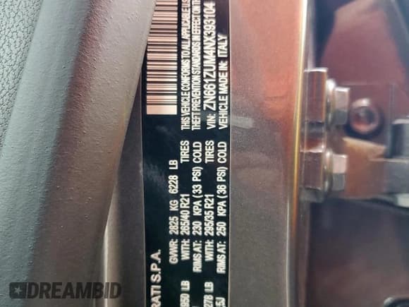 ✅ 2022 Maserati Levante Modena S • VIN: ZN661ZUM4NX393104 • Лот: 54906085. Опубликован ранее на Copart с пробегом 11 800 миль. Бесплатный доступ к архиву аукционных продаж из США и подробный отчёт об истории автомобиля на DreamBid. Изображение 13.