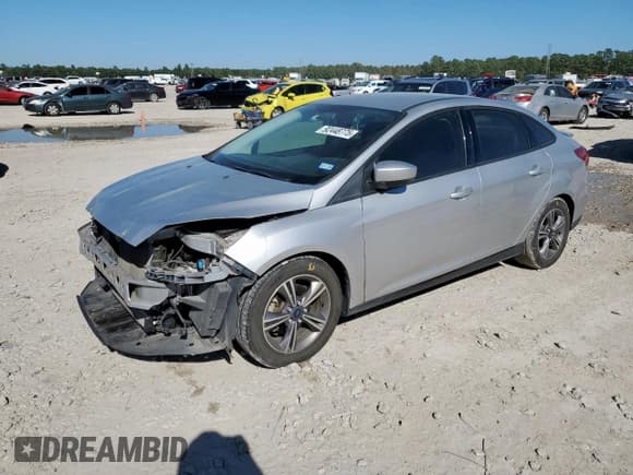 ✅ 2018 Ford Focus SE • VIN: 1FADP3FE1JL222988 • Лот: 92448775. Опубликован ранее на Copart с пробегом 74 090 миль. Бесплатный доступ к архиву аукционных продаж из США и подробный отчёт об истории автомобиля на DreamBid. Изображение 1.
