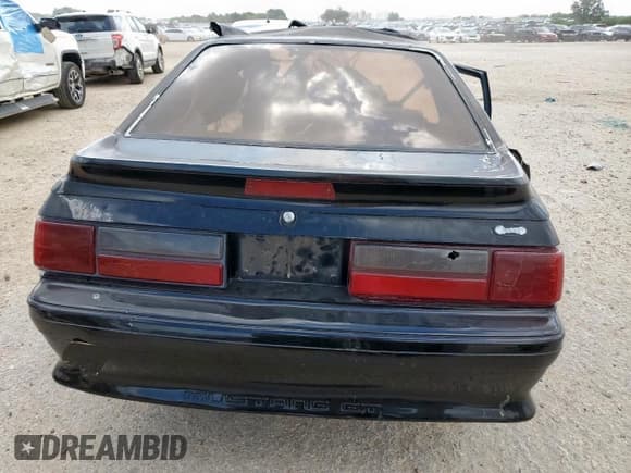 ✅ 1991 Ford Mustang GT • VIN: 1FACP42E4MF174056 • Lot: 61041485. Wystawiony na Copart z przebiegiem Nie podano. Bezpłatny archiwum sprzedaży aukcyjnych z USA i szczegółowy raport historii pojazdu na DreamBid. Zdjęcie 6.