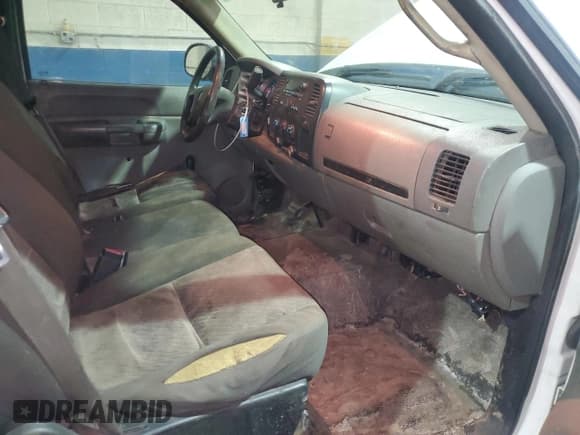 ✅ 2009 GMC Sierra 1500 • VIN: 1GTHC44K99E143963 • Лот: 46237435. Опубликован ранее на Copart с пробегом 463 492 миль. Бесплатный доступ к архиву аукционных продаж из США и подробный отчёт об истории автомобиля на DreamBid. Изображение 8.