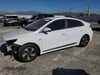 2018 Hyundai Ioniq SEL с VIN KMHC75LC8JU064059, выставлен на аукционе Copart как лот 77040234 с пробегом 79 180 миль миль и Списание • Salvage title. История ставок и продаж доступна на DreamBid. Изображение 1.
