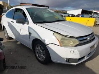 ✅ 2008 Ford Focus SE • VIN: 1FAHP33N18W208412 • Lot: 43175631. Wystawiony na IAAI z przebiegiem 279 435 mil. Bezpłatny archiwum sprzedaży aukcyjnych z USA i szczegółowy raport historii pojazdu na DreamBid. Zdjęcie 1.