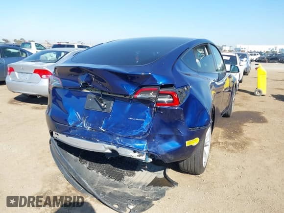 ✅ 2022 Tesla Model Y Long Range • VIN: 7SAYGDEE7NF312239 • Lot: 41633712. Wystawiony na IAAI z przebiegiem Nie podano. Bezpłatny archiwum sprzedaży aukcyjnych z USA i szczegółowy raport historii pojazdu na DreamBid. Zdjęcie 6.