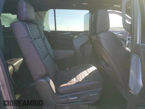 ✅ 2023 Cadillac Escalade ESV 4WD Sport Platinum • VIN: 1GYS4RKL7PR112464 • Лот: 88151315. Опубликован ранее на Copart с пробегом 15 744 миль. Бесплатный доступ к архиву аукционных продаж из США и подробный отчёт об истории автомобиля на DreamBid. Изображение 11.