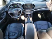 ✅ 2018 Chevrolet Volt Premier • VIN: 1G1RD6S51JU136115 • Lot: 82603553. Wystawiony na Copart z przebiegiem 55 734 mil. Bezpłatny archiwum sprzedaży aukcyjnych z USA i szczegółowy raport historii pojazdu na DreamBid. Zdjęcie 8.